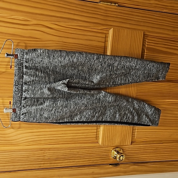 Under Armour Girls sweatpants. Sz YMD (10/12) - Picture 2 of 7